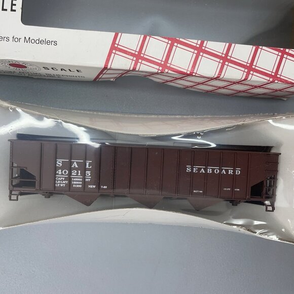 Stewart Hobbies HO Seaboard SAL40215 70 Ton 14 Panel Triple Hopper Train Car Kit - Picture 1 of 7